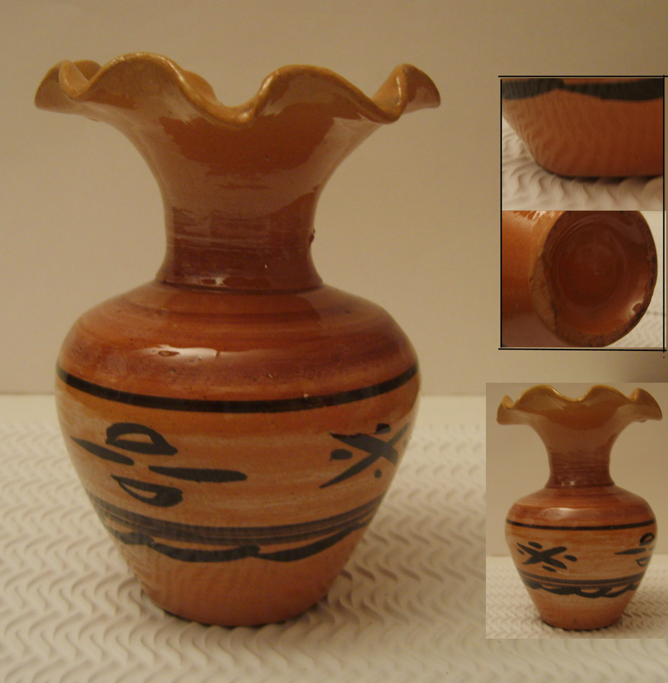 poterie vase en corolle